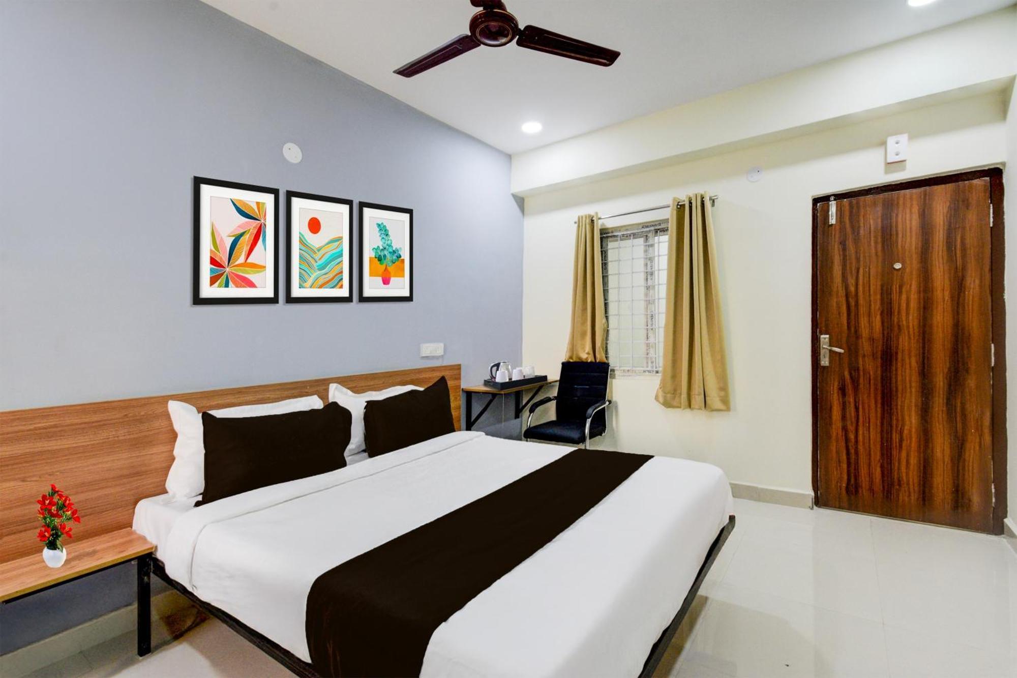 Super Townhouse Kukatpally North Formerly Munagala Arcade Гайдарабад Екстер'єр фото