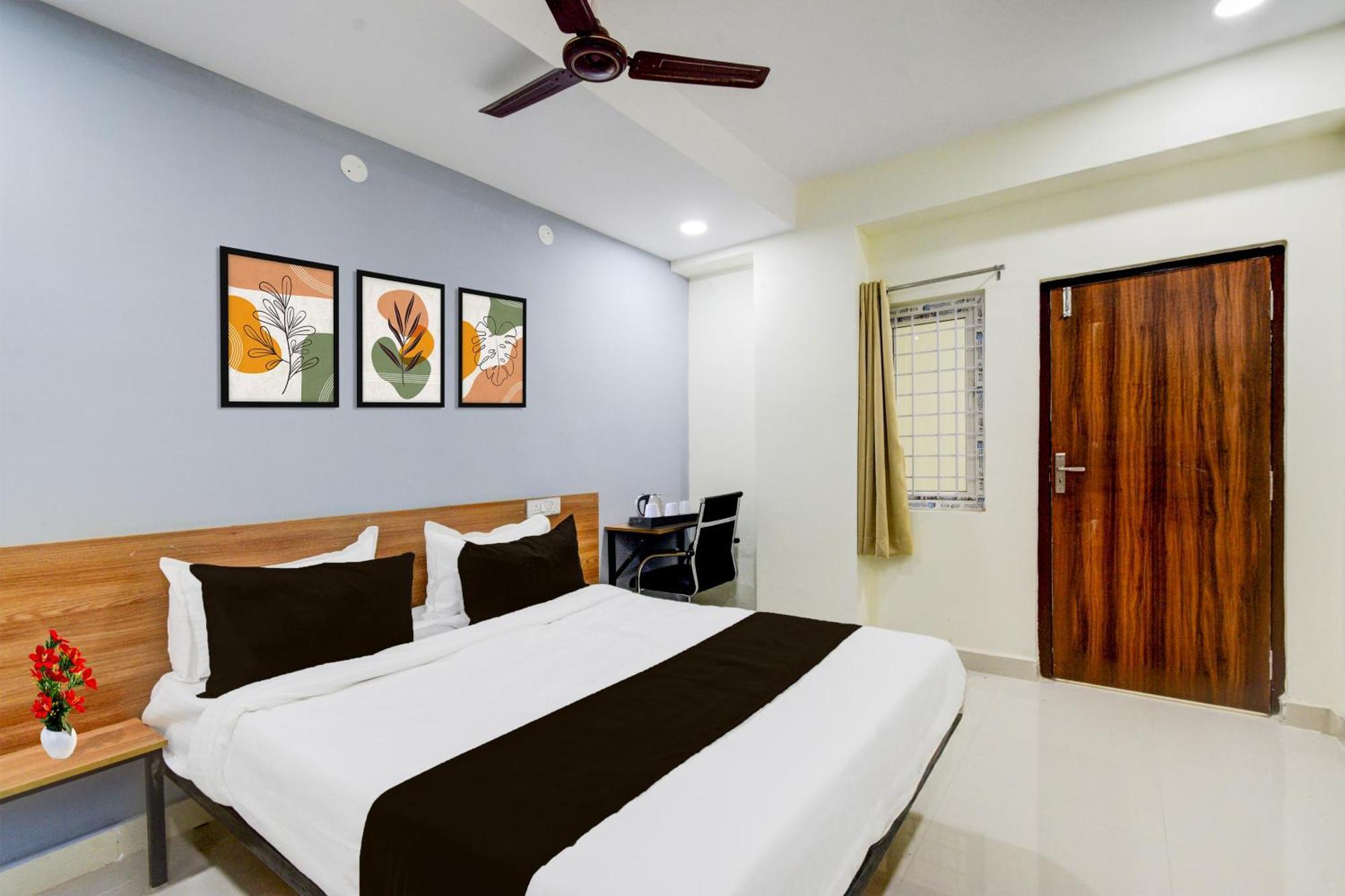 Super Townhouse Kukatpally North Formerly Munagala Arcade Гайдарабад Екстер'єр фото